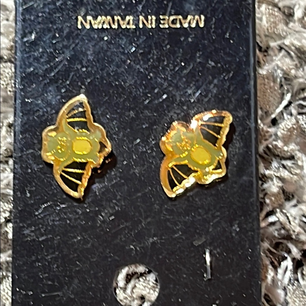 Vintage 1980s Halloween Bat earrings